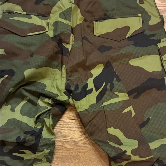 NEW DSQUARED2 Camouflage Cargo Pants - Olive and Black